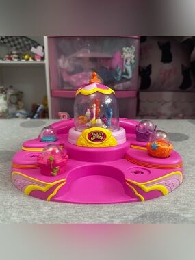 Glitzi Globes Showcase Carousel